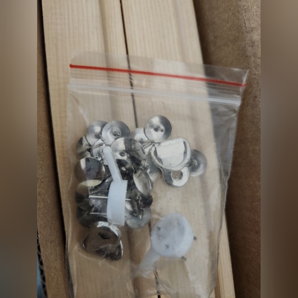 New Canvas Stretcher Bars 16" x 20" (Wooden) - Picture 2 of 4